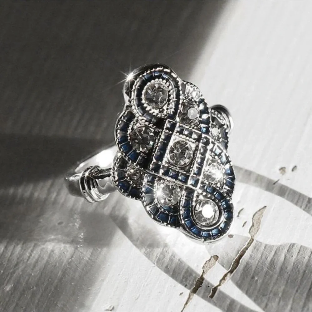 Vintage Sterling Silver Chinese Knot Blue White Sapphire Geometric Banquet Ring